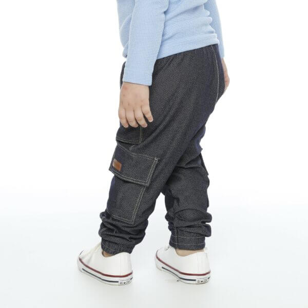 Calça Malha Jeans Infantil Cargo com Bolsos Preta - Imagem 4