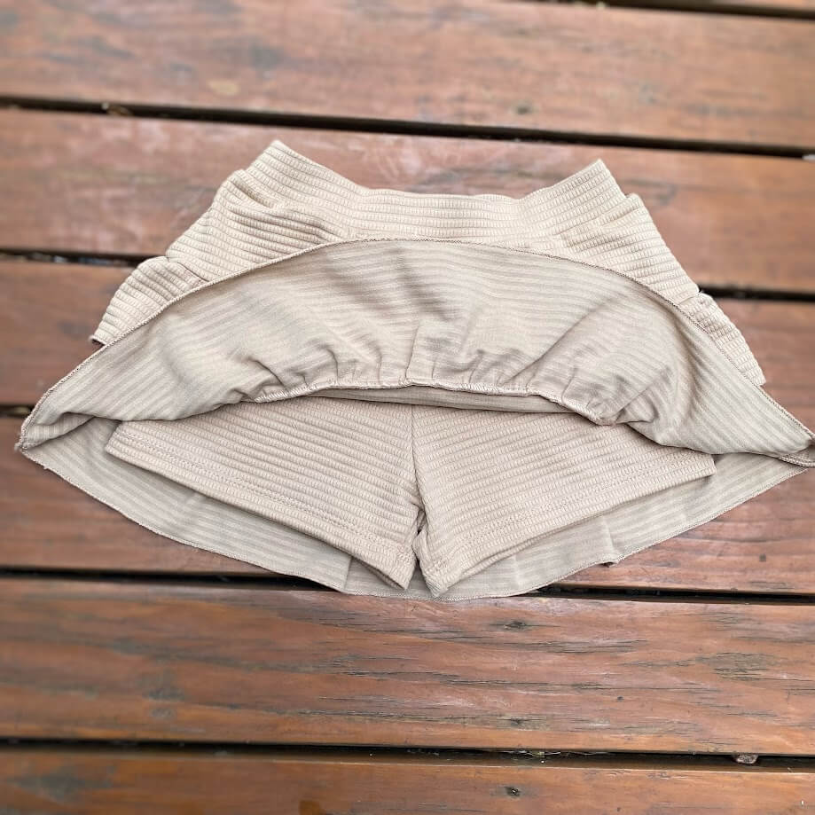 SAIA SHORT INFANTIL MALHA PREMIUM ANARRUGA BEGE CAPPUCCINO - Imagem 2